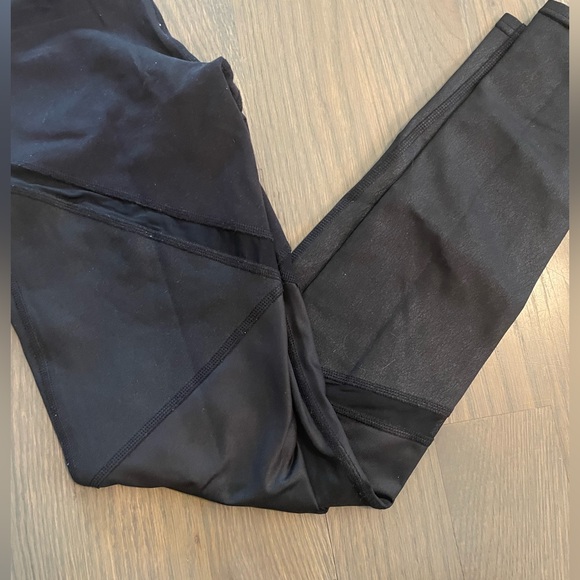 Alo | Black Leggings (S) - Picture 2 of 3